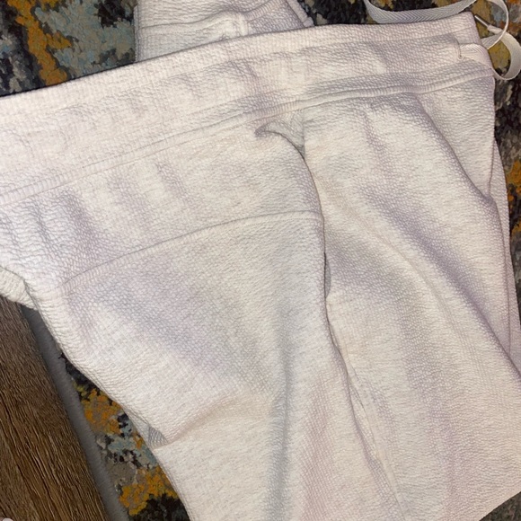 Lululemon ribbed high rise jogger- White Opal - Picture 4 of 6